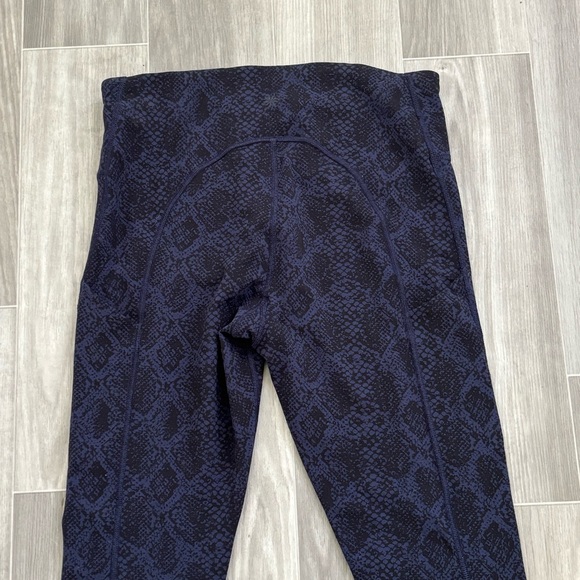 • [Athleta] Ultimate 7/8 Tight • - Picture 8 of 11